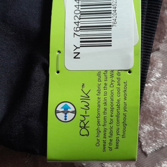 2 Marika Black Performance Seamless Bras Small(32C/34B) NWT - Picture 4 of 5